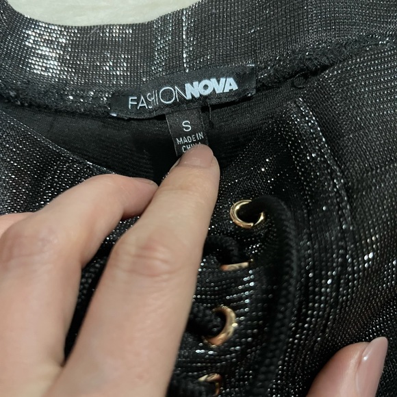 Shiney Fashion Nova pants - Picture 3 of 4